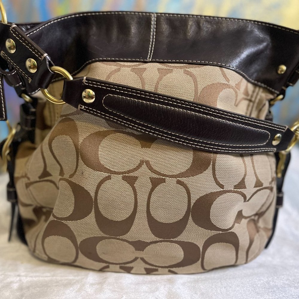 Hand Bags - Picture 2 of 16